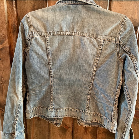 (American Eagle) Distressed denim jacket - Picture 2 of 3
